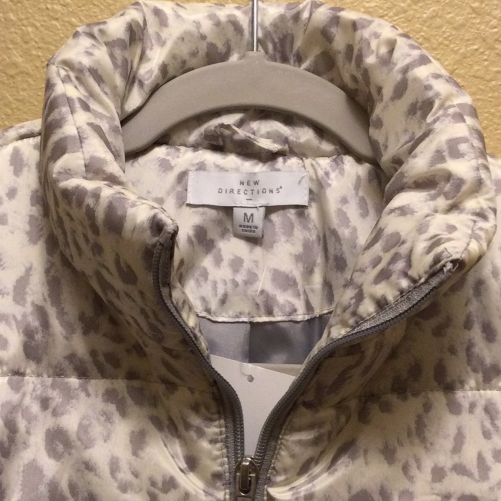 Animal Print Puffer Vest Cream and Gray Size Medium New with Tags